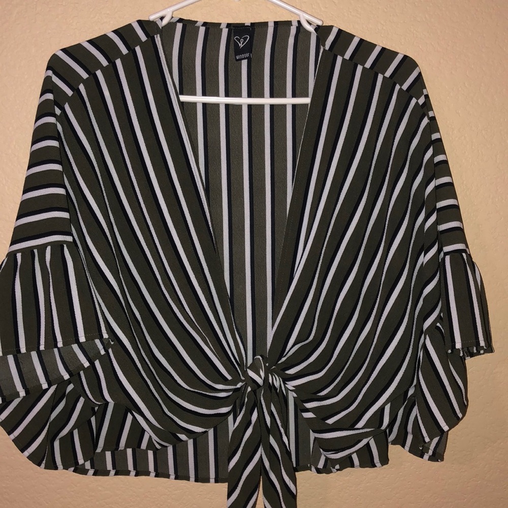 tie shirt